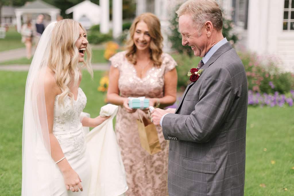 Cue the feels! We love “father first looks,” such a special moment for Kayley and her parents!