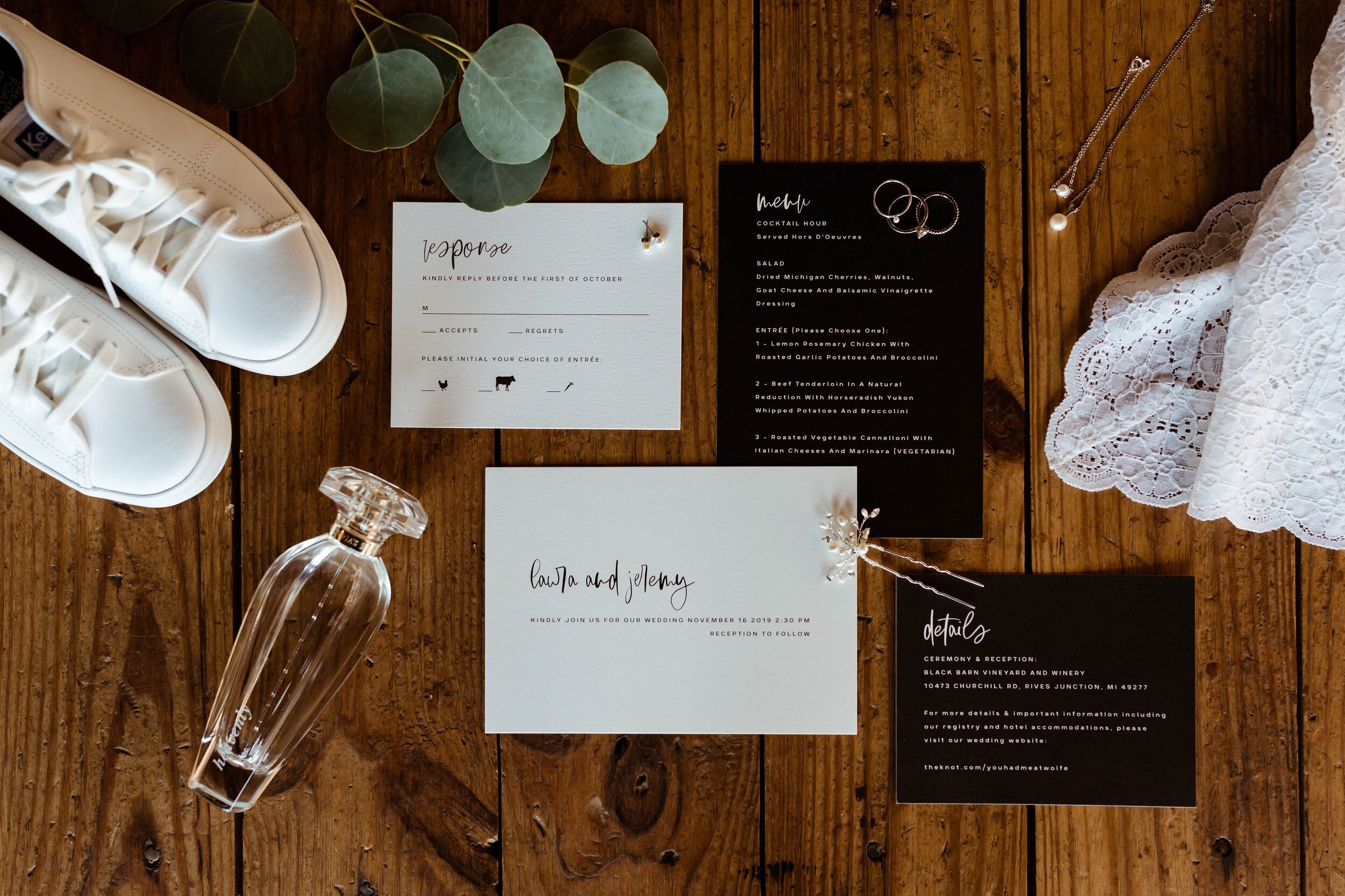 Laura and Jeremy’s invitation suite perfectly set the vibe and style for their day.