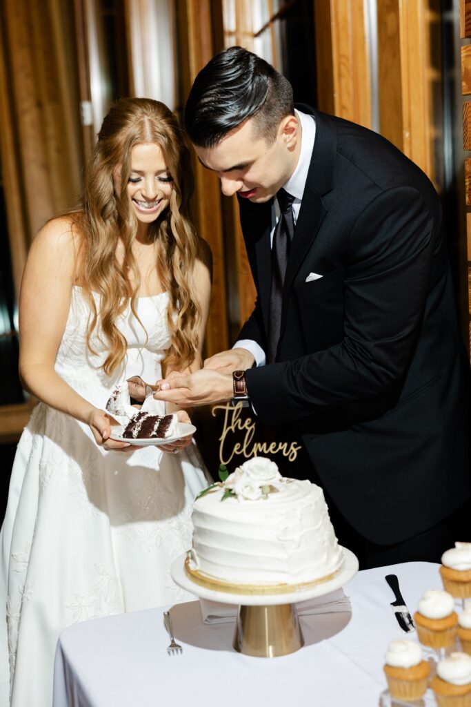 Couple cutting wedding cake, Grand Rapids weddings, West Michigan weddings, West Michigan wedding planner, Grand Rapids wedding planner, Pineapple Punch Events, Bissell Tree House weddings